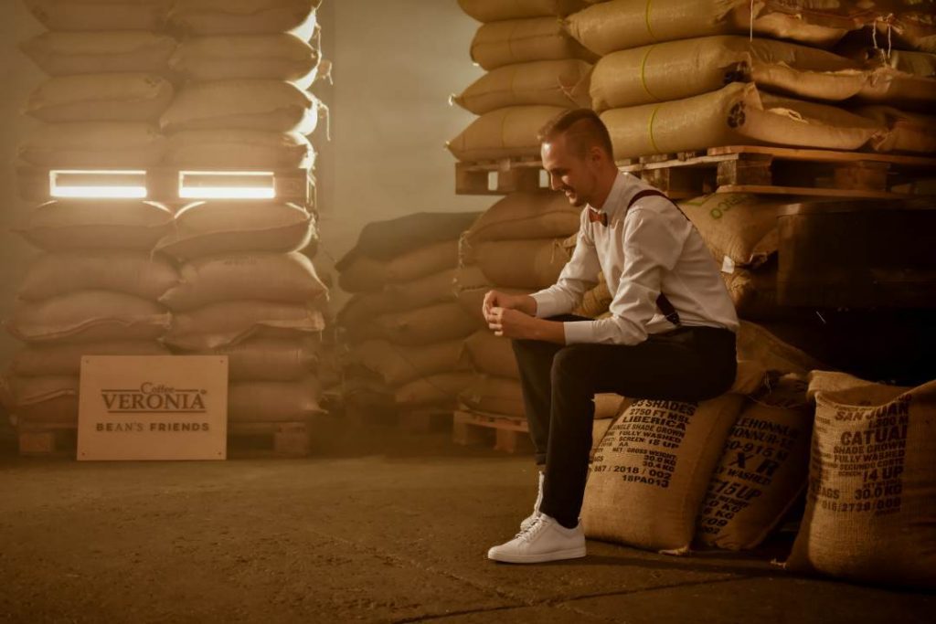 Martin Vetrák a natáčanie videoklipu v pražiarni Coffee VERONIA